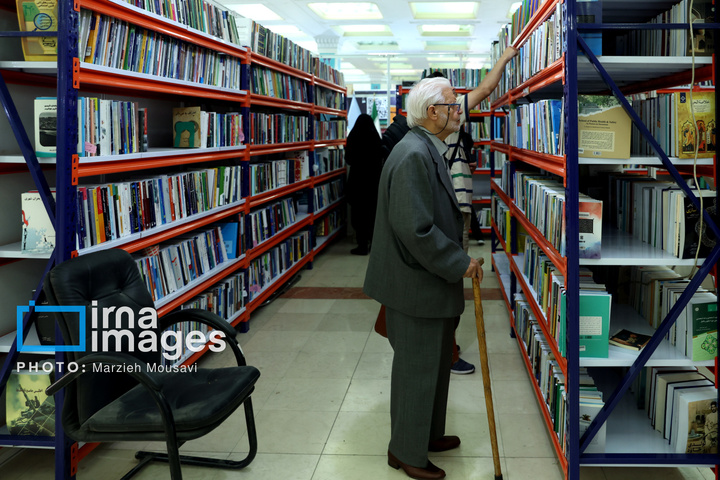 سی و ششمین نمایشگاه کتاب تهران - روز دوم