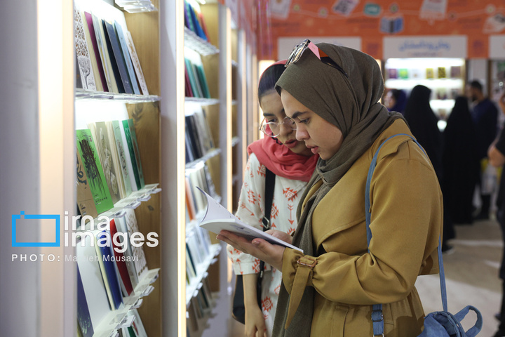 سی و ششمین نمایشگاه کتاب تهران - روز دوم
