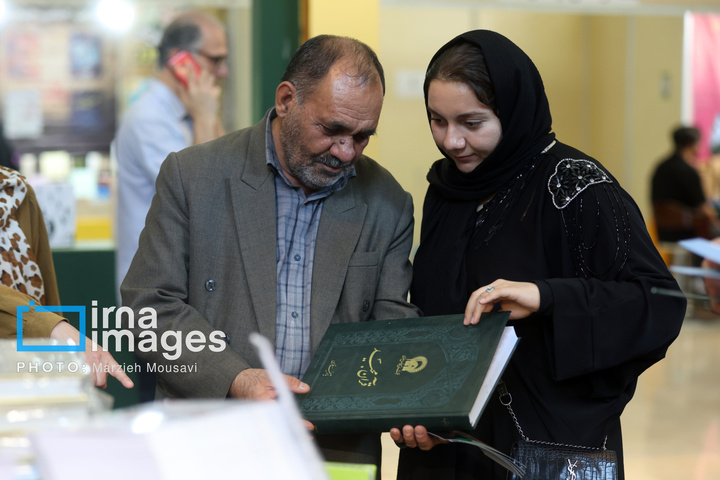 سی و ششمین نمایشگاه کتاب تهران - روز دوم
