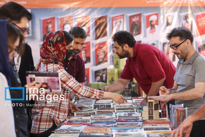 سی و ششمین نمایشگاه کتاب تهران - روز دوم
