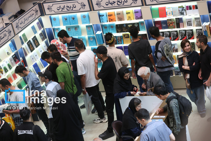 سی و ششمین نمایشگاه کتاب تهران - روز دوم