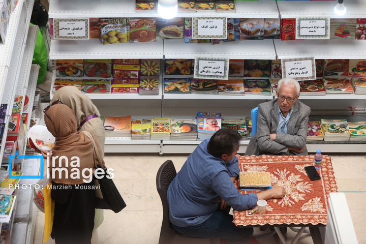 سی و ششمین نمایشگاه کتاب تهران - روز دوم