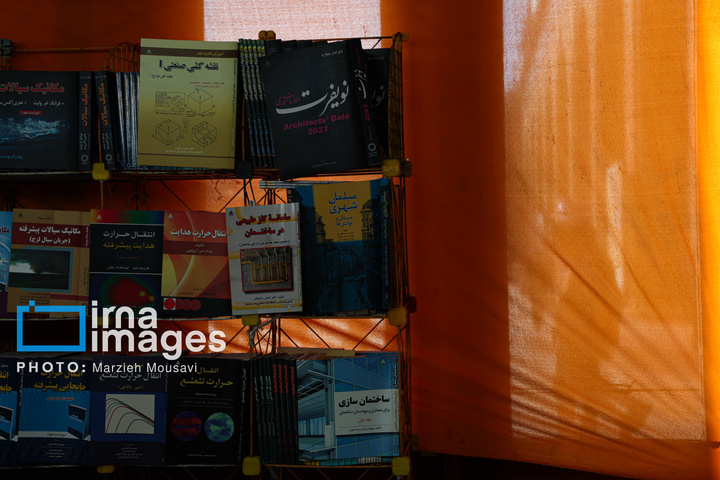 سی و ششمین نمایشگاه کتاب تهران - روز دوم