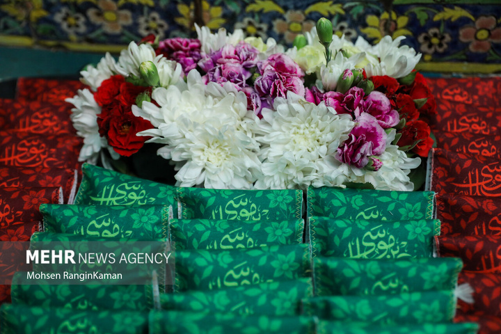 آیین غبارروبی ضریح مطهر آستان مقدس امامزاده صالح علیه‌السلام