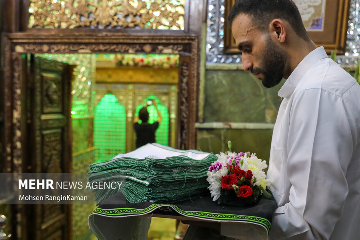 آیین غبارروبی ضریح مطهر آستان مقدس امامزاده صالح علیه‌السلام