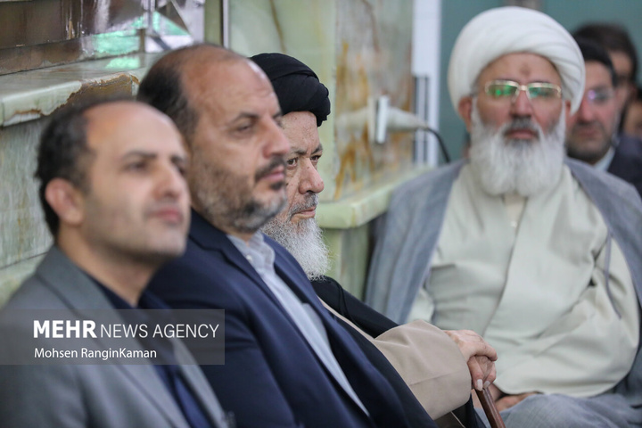 آیین غبارروبی ضریح مطهر آستان مقدس امامزاده صالح علیه‌السلام