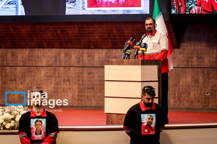 قدردانی از امدادگران جمعیت هلال احمر