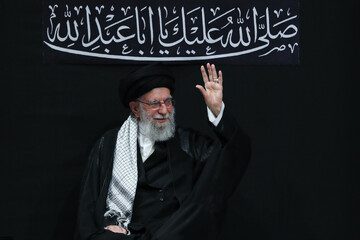 مراسم عزاداری شب عاشورای حسینی علیه‌السلام با حضور رهبر انقلاب