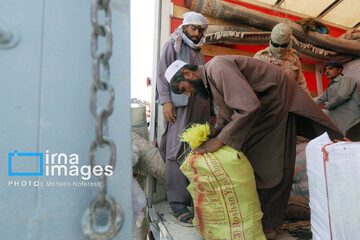 خروج اثاثیه اتباع غیرمجاز افغانستانی از مرز ماهیرود