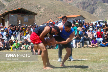 مسابقات کشتی سنتی لوچو در روستای کوهستانی چرات - سوادکوه