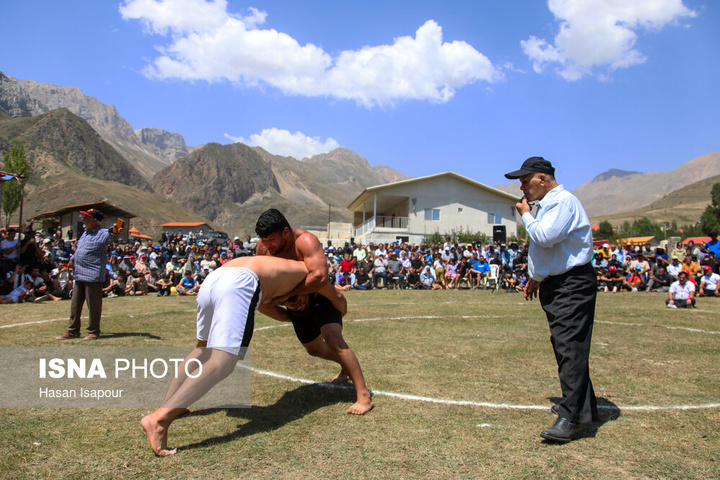 مسابقات کشتی سنتی لوچو در روستای کوهستانی چرات - سوادکوه