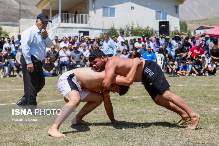 مسابقات کشتی سنتی لوچو در روستای کوهستانی چرات - سوادکوه