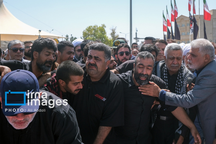 تشییع پیکر شهدای حمله تروریستی به دادگستری زاهدان