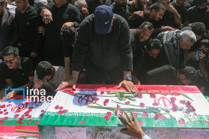 تشییع پیکر شهدای حمله تروریستی به دادگستری زاهدان