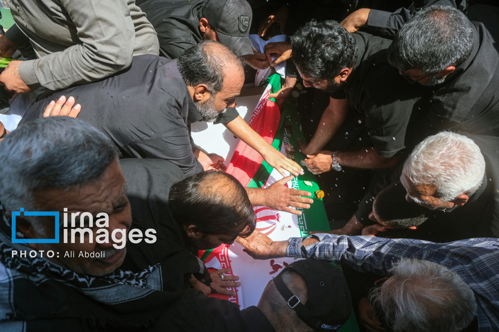 تشییع پیکر شهدای حمله تروریستی به دادگستری زاهدان