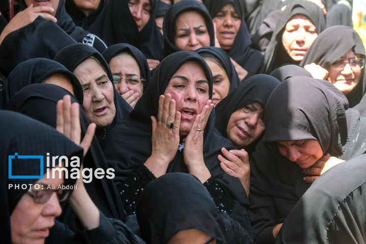 تشییع پیکر شهدای حمله تروریستی به دادگستری زاهدان