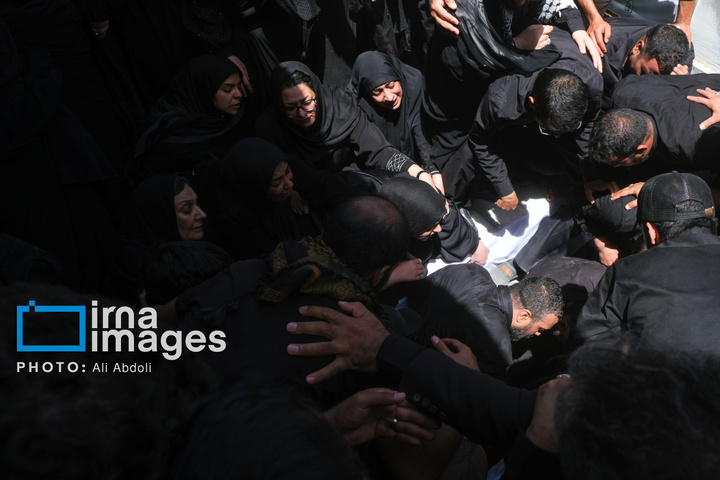 تشییع پیکر شهدای حمله تروریستی به دادگستری زاهدان