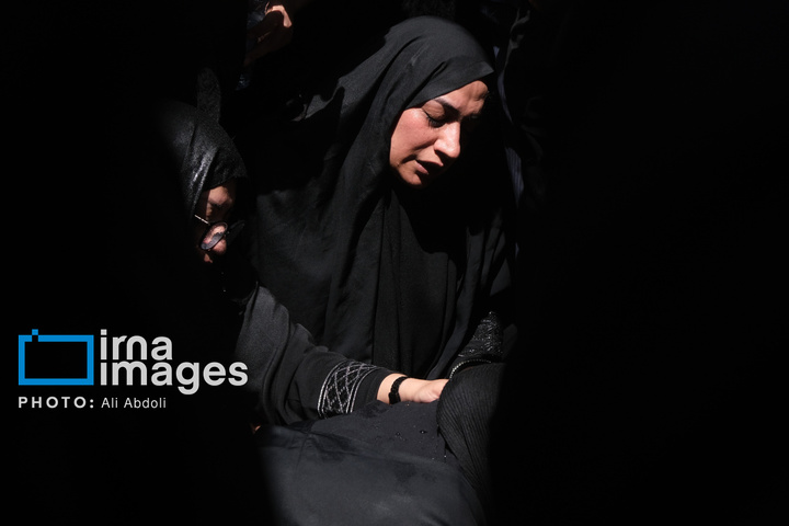 تشییع پیکر شهدای حمله تروریستی به دادگستری زاهدان