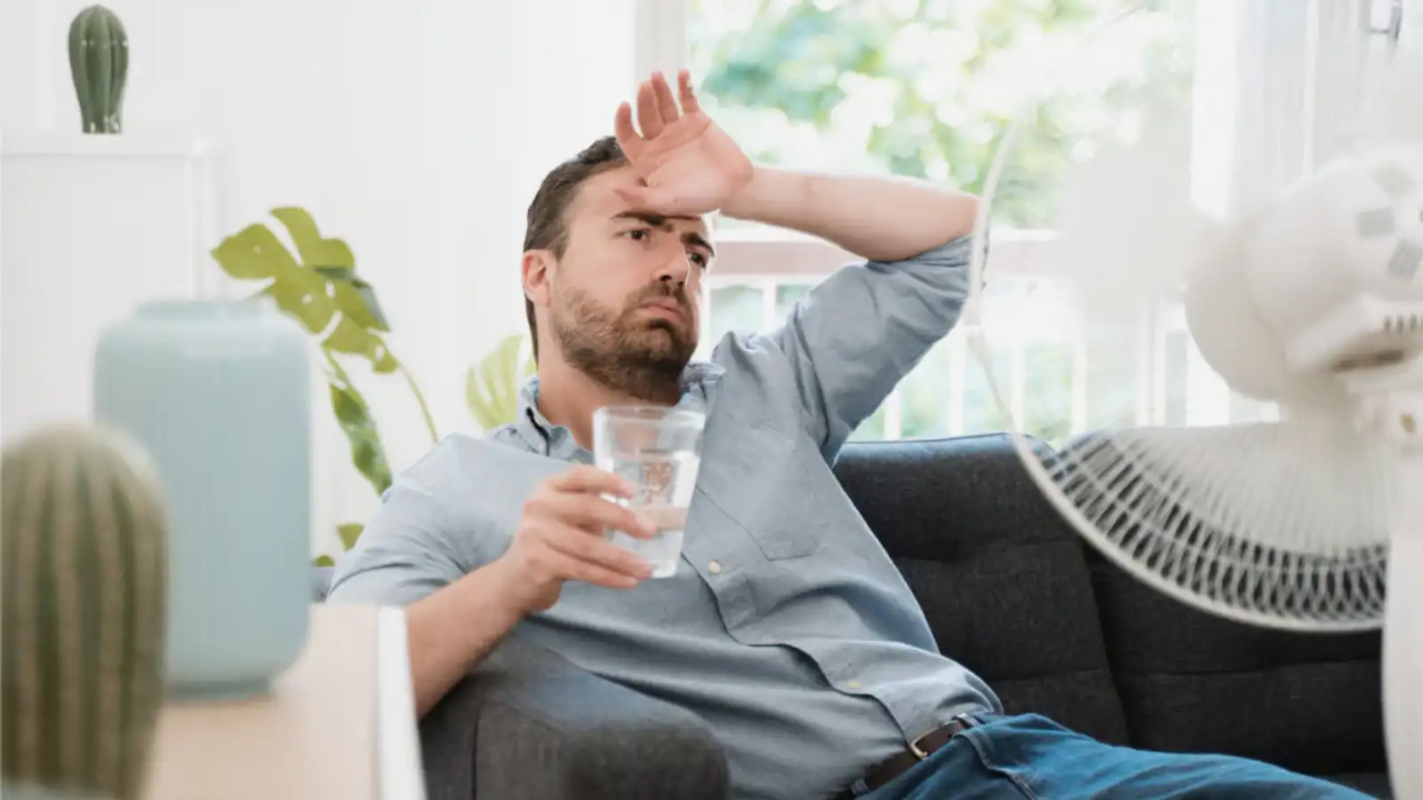 باد پنکه چه ضرری دارد؟ نگاهی به عوارض باد پنکه برای بدن و محیط اطرافمان