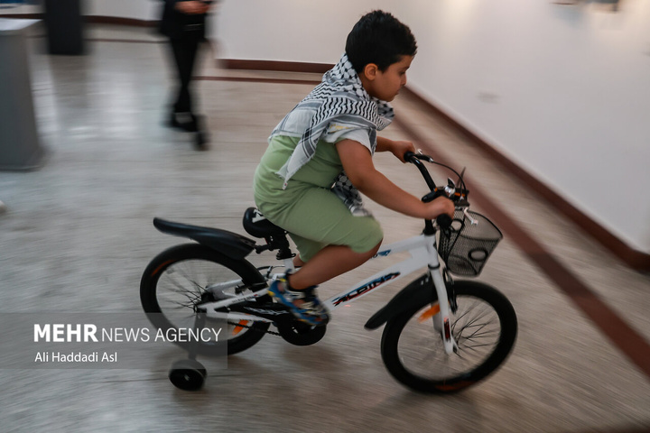افتتاح نمایشگاه دوچرخه و کودکان غزه