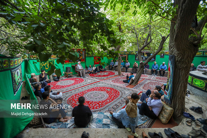 روضه‌خوانی سنتی در روستای منشاد مهریز