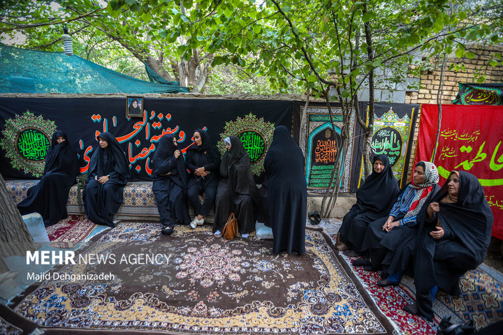 روضه‌خوانی سنتی در روستای منشاد مهریز