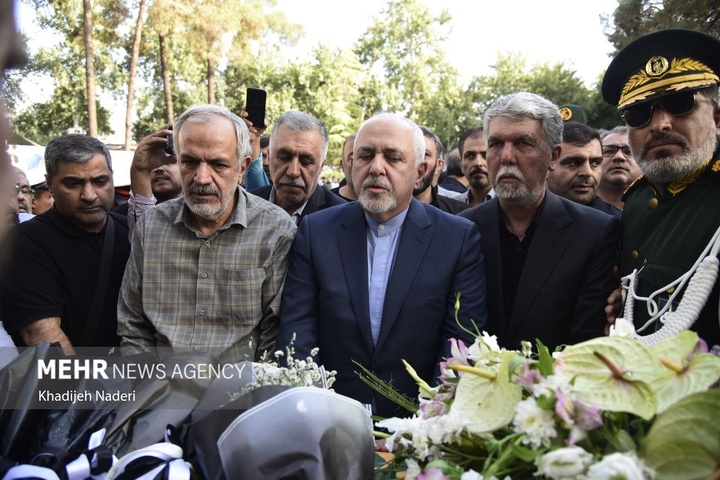 مراسم تشییع پیکر استاد «محمود فرشچیان» در اصفهان