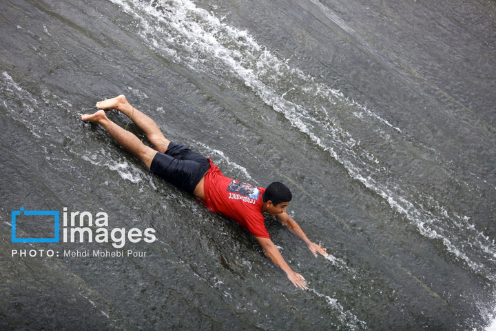 آب‌تنی در روزهای داغ تابستان