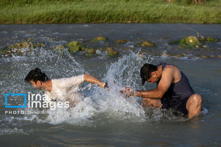 آب‌تنی در روزهای داغ تابستان