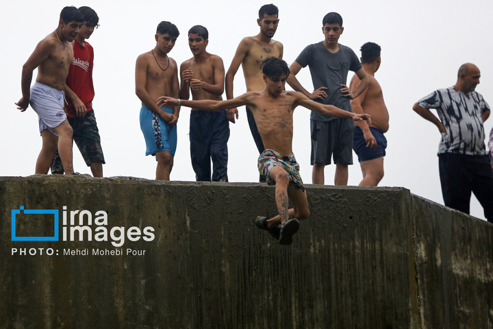 آب‌تنی در روزهای داغ تابستان