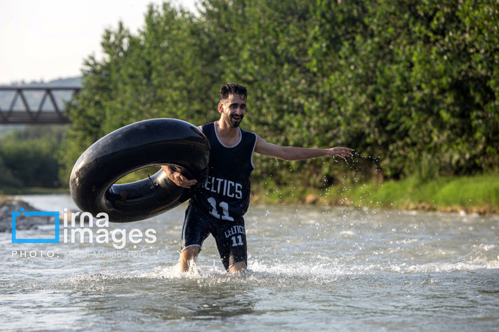 آب‌تنی در روزهای داغ تابستان