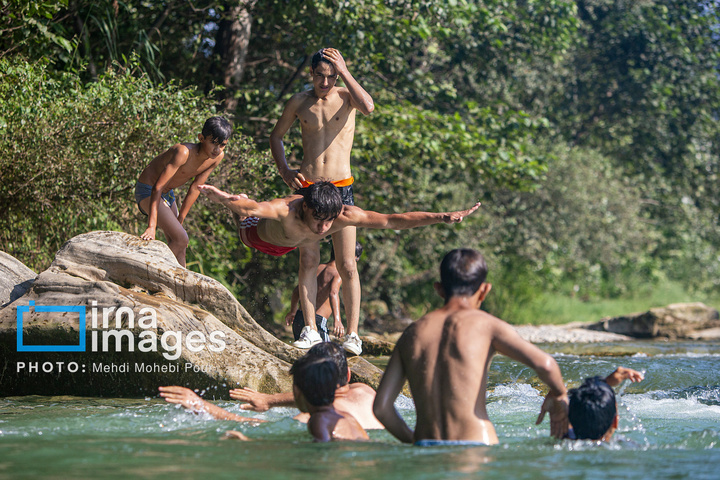 آب‌تنی در روزهای داغ تابستان