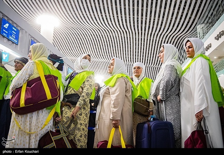 اعزام اولین گروه از زائران حج عمره ۱۴۰۴