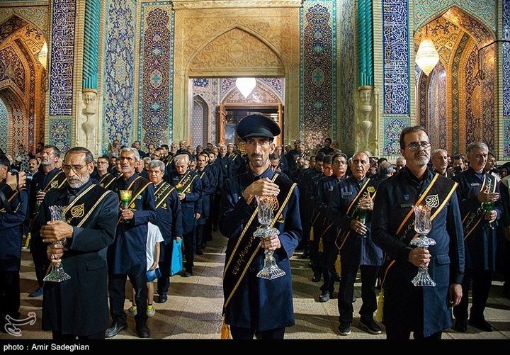 آیین لاله گردانی شام غریبان شهادت امام رضا علیه السلام در حرم مطهر حضرت شاهچراغ  علیه السلام