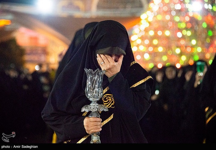 آیین لاله گردانی شام غریبان شهادت امام رضا علیه السلام در حرم مطهر حضرت شاهچراغ  علیه السلام