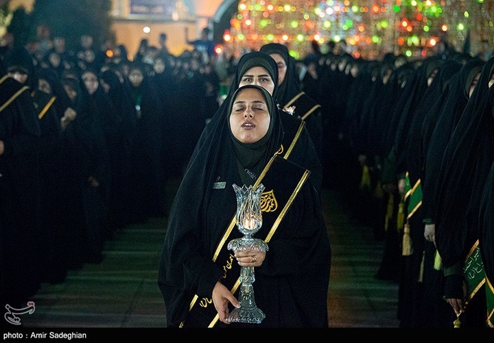 آیین لاله گردانی شام غریبان شهادت امام رضا علیه السلام در حرم مطهر حضرت شاهچراغ  علیه السلام