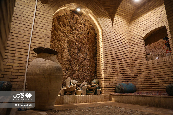 آب انبار تاریخی دروازه مهریز