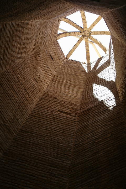 آب انبار تاریخی دروازه مهریز