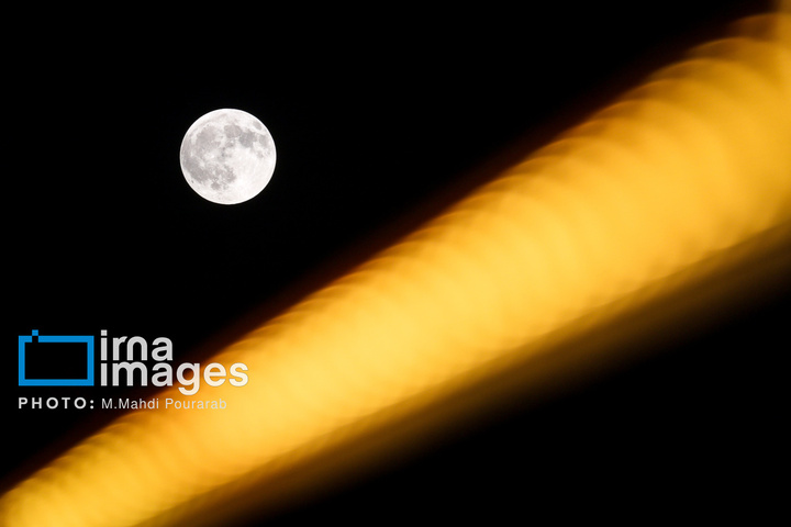 ماه‌گرفتگی در آسمان تهران