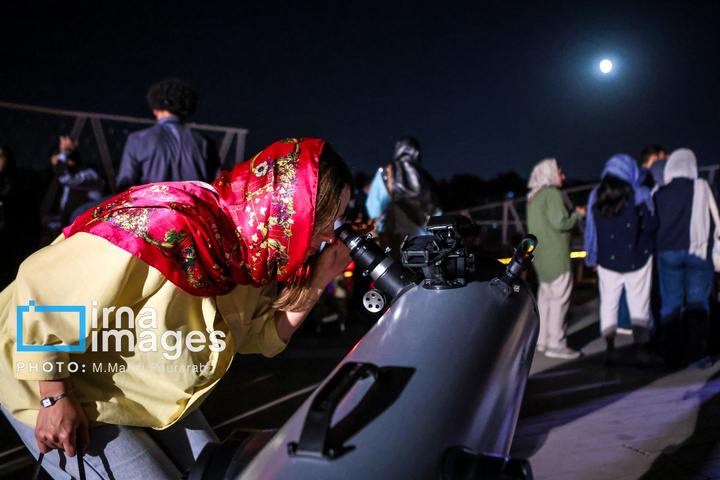 ماه‌گرفتگی در آسمان تهران