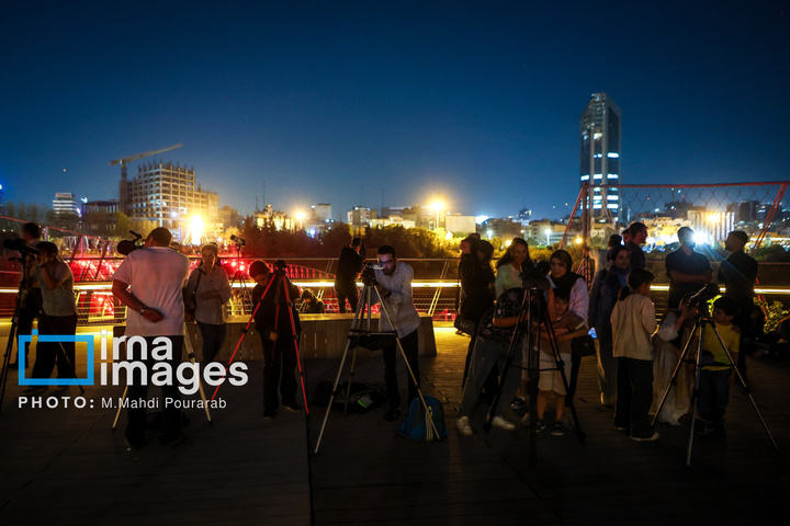 ماه‌گرفتگی در آسمان تهران