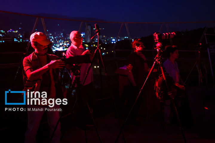 ماه‌گرفتگی در آسمان تهران