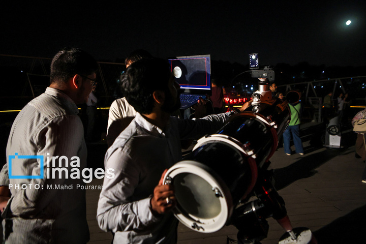 ماه‌گرفتگی در آسمان تهران