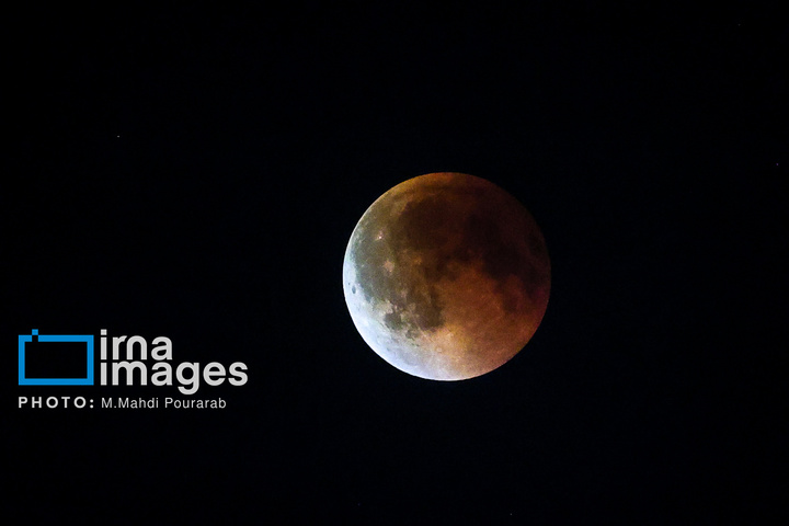 ماه‌گرفتگی در آسمان تهران