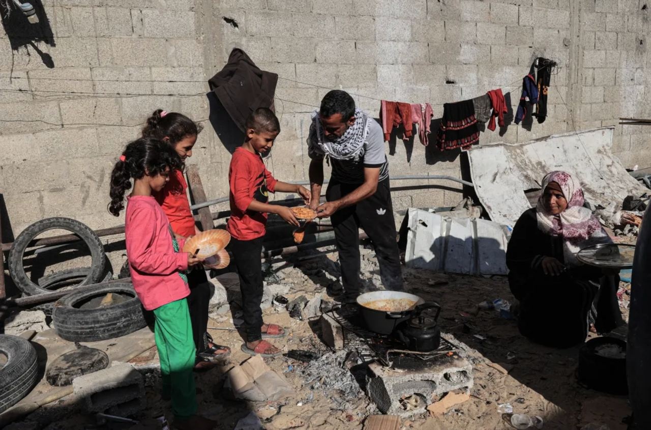 تلاش برای زندگی در میان ویرانهها!