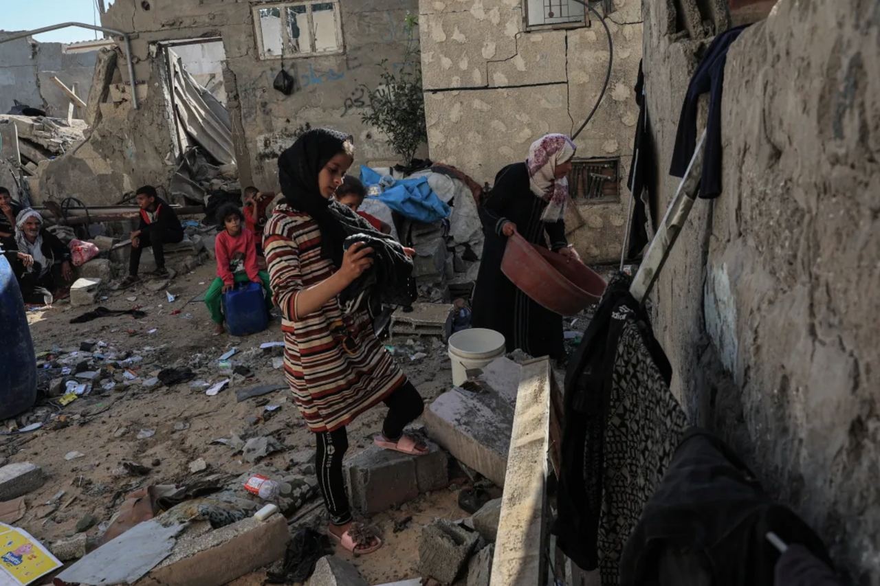 تلاش برای زندگی در میان ویرانهها!