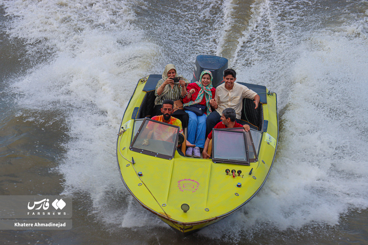 قایق‌سواری در تالاب انزلی