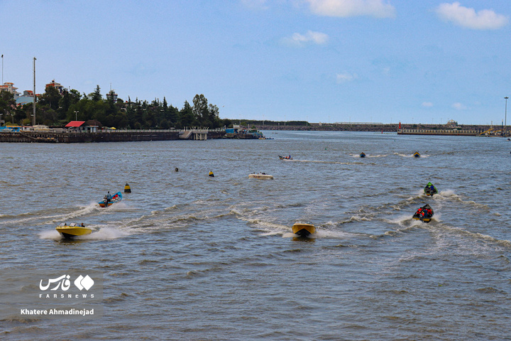 قایق‌سواری در تالاب انزلی