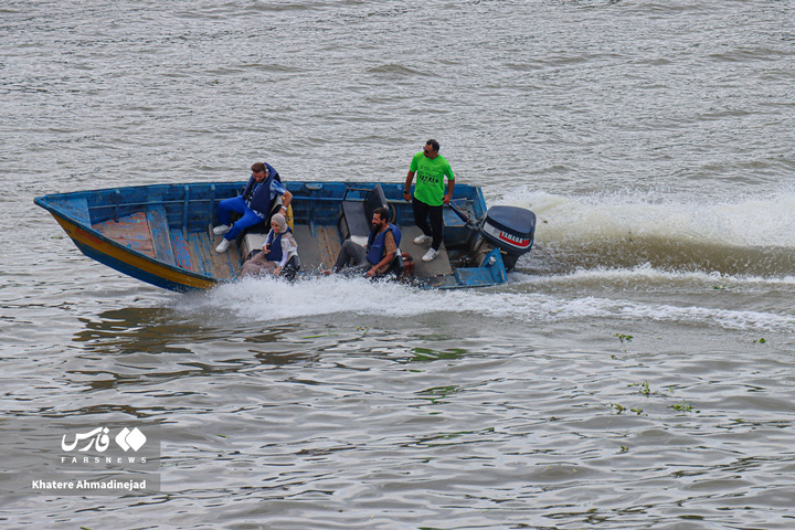 قایق‌سواری در تالاب انزلی