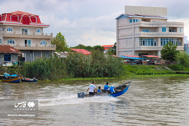 قایق‌سواری در تالاب انزلی